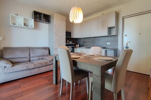 Dining - Cozy One-Bedroom Apartment with Sea View Terrace (Civitanova MARCHE)