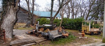 Unique Train Caboose Tiny House & event space. Antique shops & Norman close by