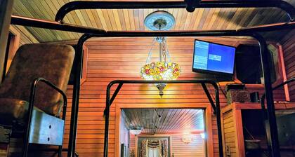 Unique Train Caboose Tiny House & event space. Antique shops & Norman close by