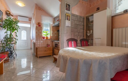 Gorgeous home in Pregarje-Obrov