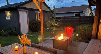 Cozy 1920's Bungalow in Tacoma with Sauna, Wood Fireplace, Chef's Kitchen
