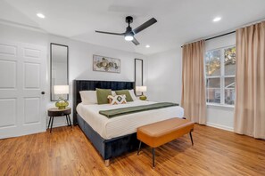 3 bedrooms, desk, iron/ironing board, free WiFi