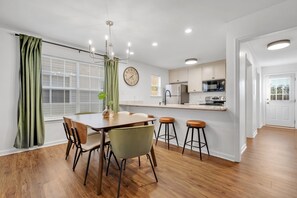 Dining - Stylish Mid-century Modern 3-bedroom 2.5 bath townhome in awesome Tallahassee (Tallahassee)