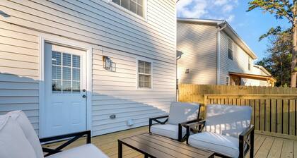 Stylish Mid-century Modern 3-bedroom 2.5 bath townhome in awesome Tallahassee