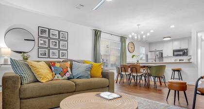 Stylish Mid-century Modern 3-bedroom 2.5 bath townhome in awesome Tallahassee