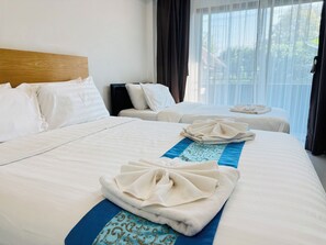 Deluxe Triple Room | Desk, laptop workspace, bed sheets - Collection O Room Lanna Hotel (Chiang Mai)
