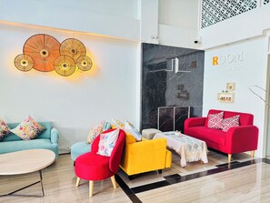 Lobby sitting area - Collection O Room Lanna Hotel (Chiang Mai)