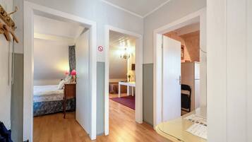 2 slaapkamers, een strijkplank/strijkijzer, gratis wifi, beddengoed