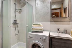 Douche, serviettes fournies