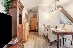 Dining - Apartment 'Gemütliches' with Wi-Fi (Aldingen)