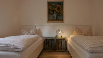 2 slaapkamers, een strijkplank/strijkijzer, gratis wifi, beddengoed