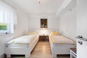 2 habitaciones, tabla de planchar con plancha y wifi gratis 