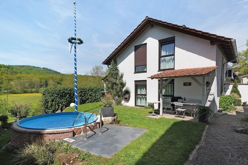 Ferienwohnung Knodel Nr 3 im Kraichgau – Terrasse, Garten & Wi-Fi