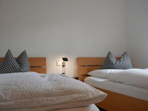 1 bedroom, iron/ironing board, free WiFi, bed sheets - Holiday Apartment 'Nr3' with Shared Terrace, Shared Garden and Wi-Fi (Sachsenheim)