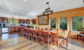 Dining - The Hunter Chalet (Hunter)
