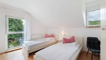 2 bedrooms, iron/ironing board, WiFi (free), bed sheets