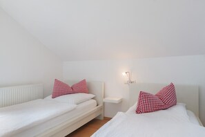 2 室のベッドルーム、アイロン / アイロン台、WiFi (無料)、ベッドシーツ