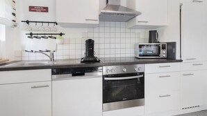 Kaffetrakter/tekoker, kjøleskap, mikrobølgeovn og ovn
