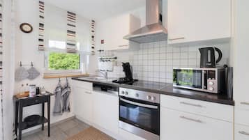 Coffee/tea maker, fridge, microwave, oven