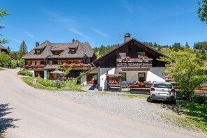 Exterior - Apartment 'Enzian' with Mountain View, Private Terrace and Wi-Fi (Feldberg (Schwarzwald))