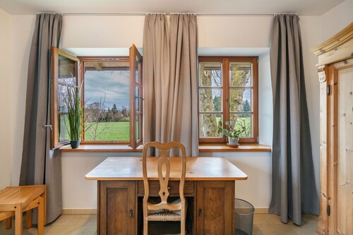 Ferienwohnung 'Landnest' mit Bergblick, Balkon und Wi-Fi
