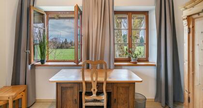 Ferienwohnung 'Landnest' mit Bergblick, Balkon und Wi-Fi