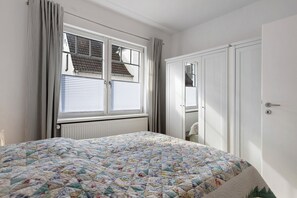 1 bedroom, free WiFi - Holiday Apartment 'Tu Huus' with Private Garden and Wi-Fi (Wesselburen)