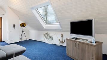 Fernseher, Tischtennisplatte