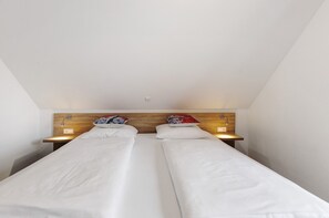3 bedrooms, iron/ironing board, free WiFi, bed sheets - Apartment 'Untersee' with Lake View, Private Terrace and Wi-Fi (Moos)