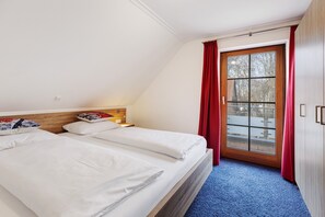 3 bedrooms, iron/ironing board, free WiFi, bed sheets - Apartment 'Untersee' with Lake View, Private Terrace and Wi-Fi (Moos)