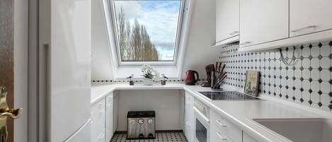 雪櫃、微波爐、焗爐、爐具