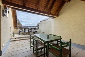 Outdoor dining - Apartment 'Untersee' with Lake View, Private Terrace and Wi-Fi (Moos)