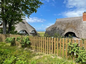 Property grounds - Apartment 'Ostseebuhne Graal-Müritz' with Balcony and Wi-Fi (Gelbensande)