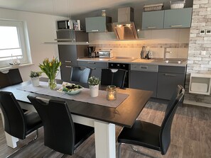 Dining - Apartment 'Ostseebuhne Graal-Müritz' with Balcony and Wi-Fi (Gelbensande)