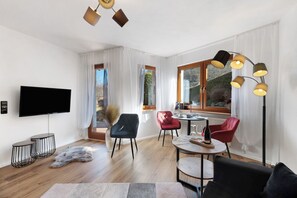 Télévision, lecteur de DVD, chaîne hi-fi