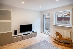 TV, DVD player - Holiday Apartment 'Im Tal Der Liebe' with Private Terrace, Shared Garden and Wi-Fi (Deggenhausertal)