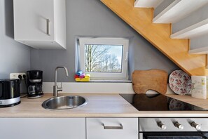 Refrigerador, horno, placa de cocina, cafetera/tetera