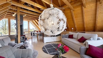 TV, fireplace, stereo