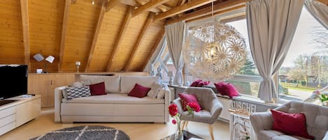 TV, fireplace, stereo