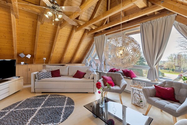 TV, fireplace, stereo