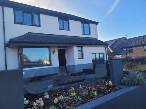 Cozy Coastal Retreat in Colwyn bay sleeps 8