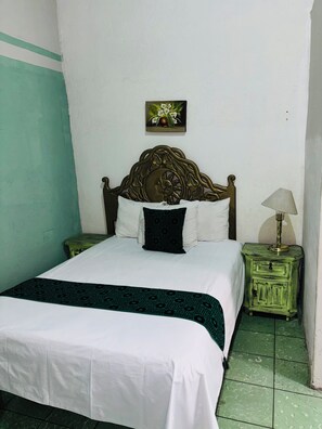 Basic Single Room | Free WiFi - Thiagos Hotel (Morelia)