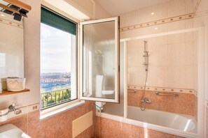 Hair dryer, bidet, towels - Bright Apartment Private Parking Naples, Napoli, Italy (Napoli)