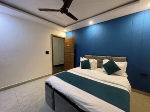 Desk, laptop workspace, free WiFi - Hotel Heaven  Pacific Mall Subhash Nagar (New Delhi)