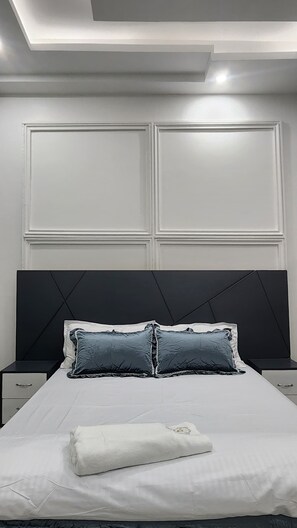2 bedrooms, in-room safe, desk, iron/ironing board