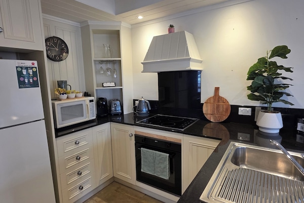 Deluxe-Apartment, Blick auf den Innenhof | Eigene KĂŒche