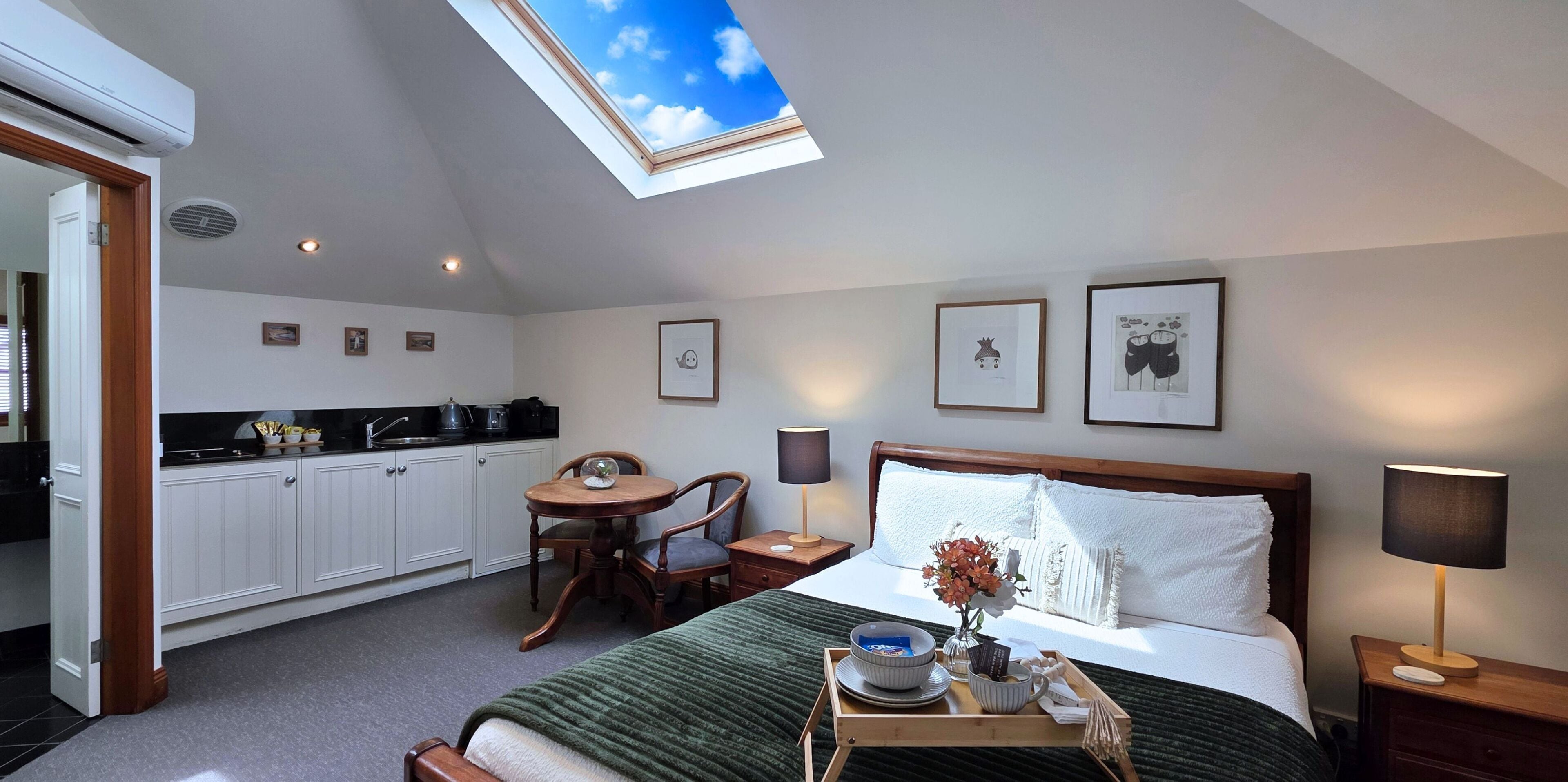 Deluxe Apartment | 1 bedroom, iron/ironing board, free WiFi, bed sheets