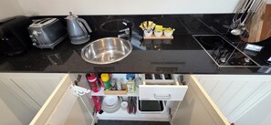 Deluxe Apartment | Private kitchen