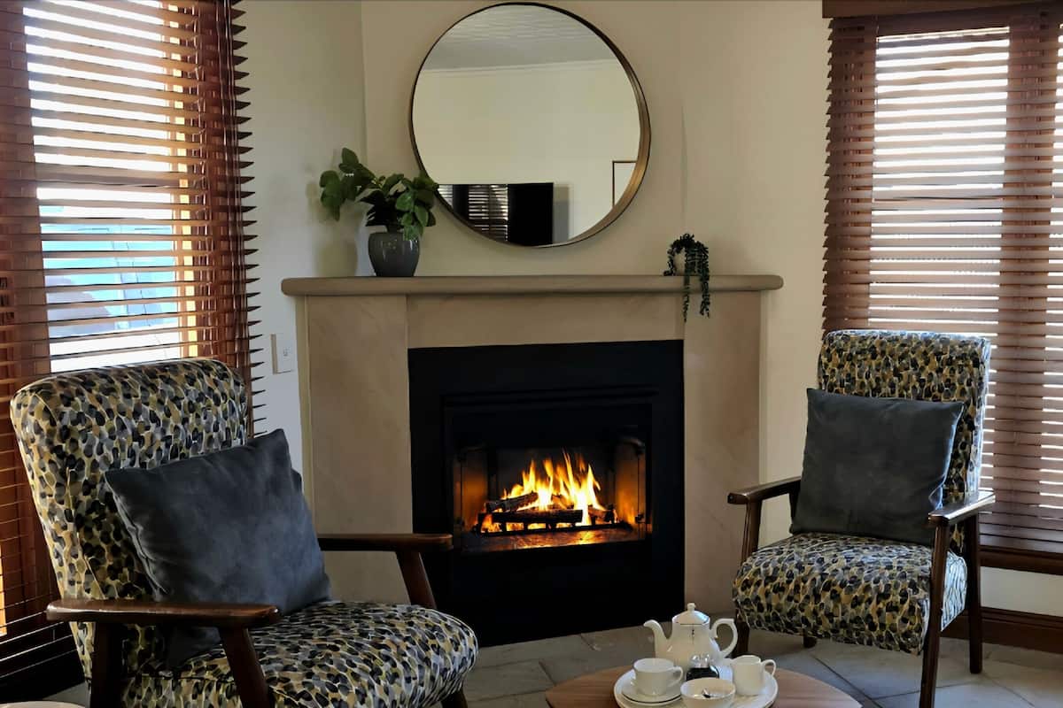 豪華公寓, 庭園景 |   客廳 | 40 厘米智能電視連數碼電視頻道、壁爐