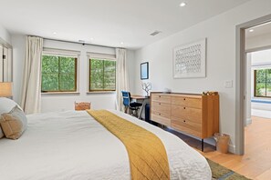 4 bedrooms, desk, iron/ironing board, travel cot - AppleHouse: Hot tub | Fire pit | Piano | Views (Sebastopol)